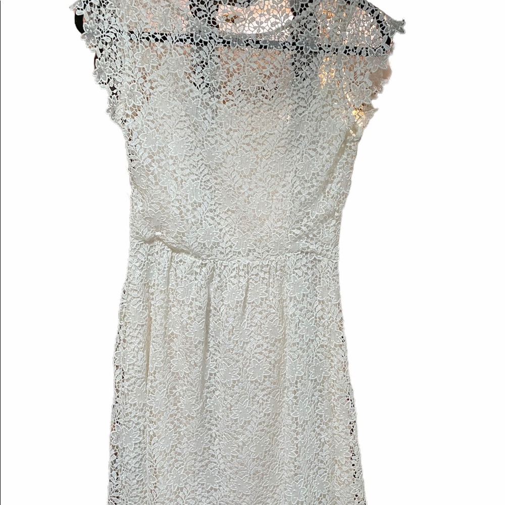 ZARA BASIC WHITE FLOWER SHORT DRESS - Picture 2 of 2